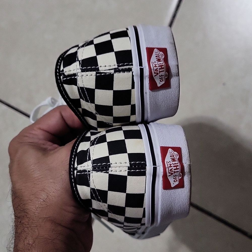 Vans - Picture 5 of 10
